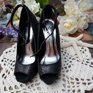 Not worn peep-toe/stiletto pumps